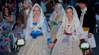Las falleras mayores de Sagunt ofrendan en las hogueras de Alicante