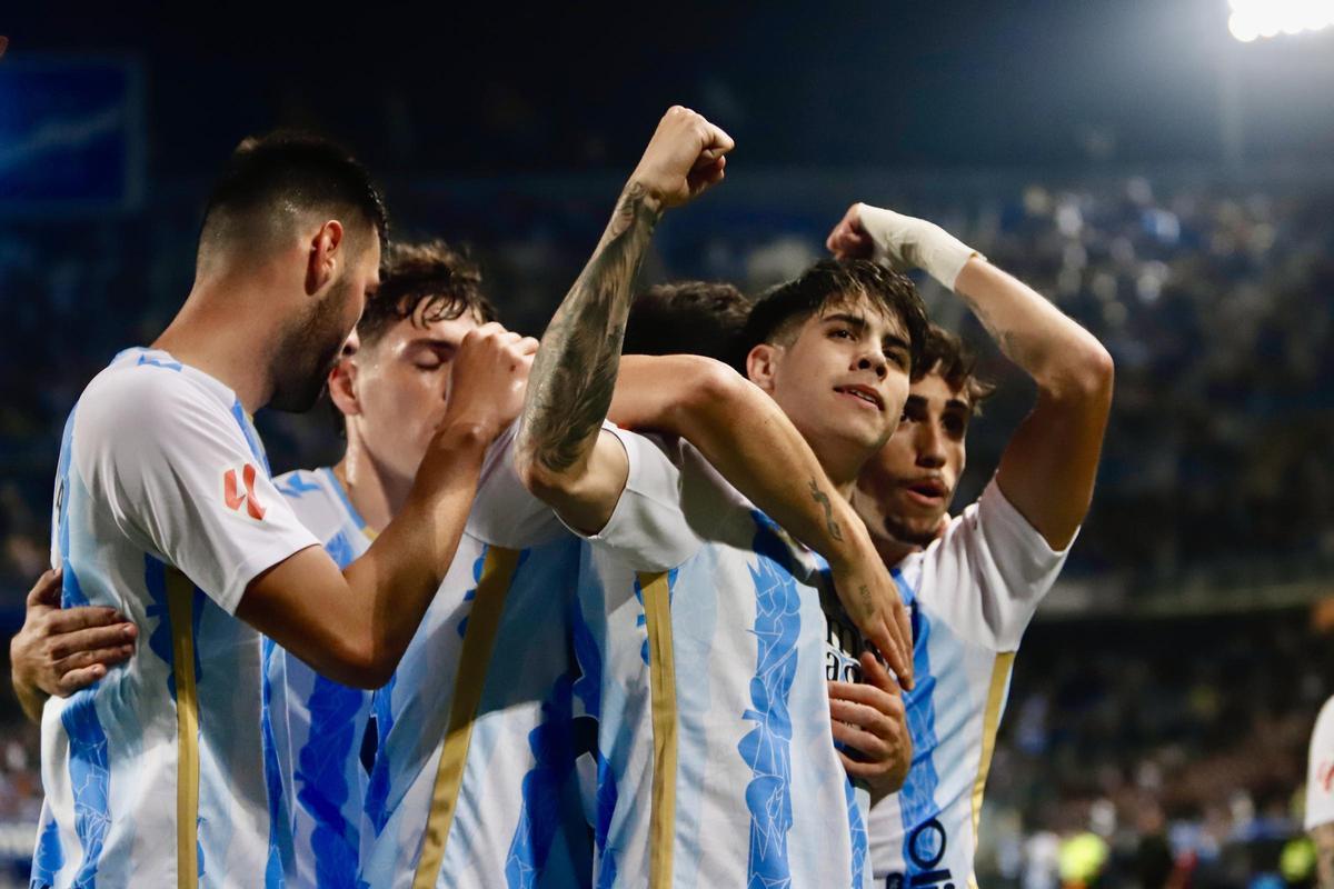 Antoñito celebra su gol, el que abrió la lata ante el Eldense
