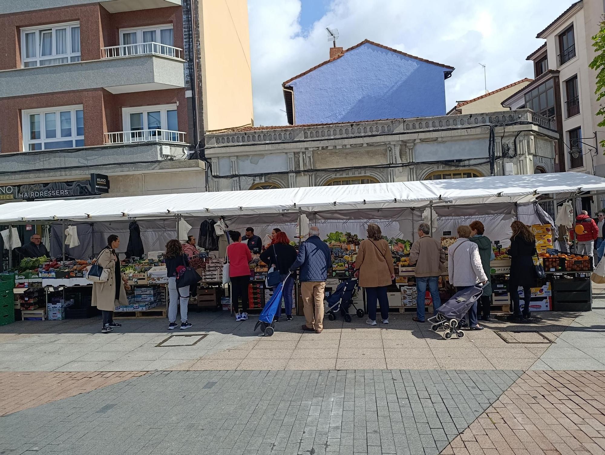 El mercado de alimentación de la Pola pide refugio