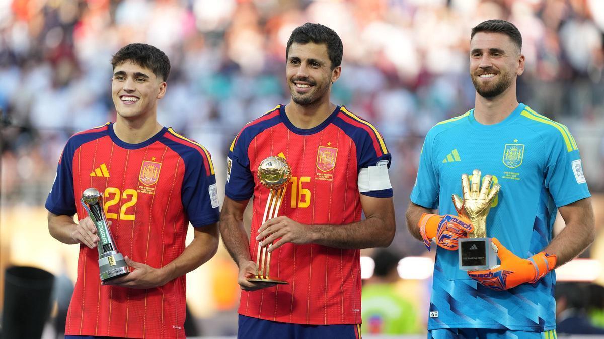 La FIFA desata la polémica al excluir a Cubarsí y Laporte del once ideal del Mundial