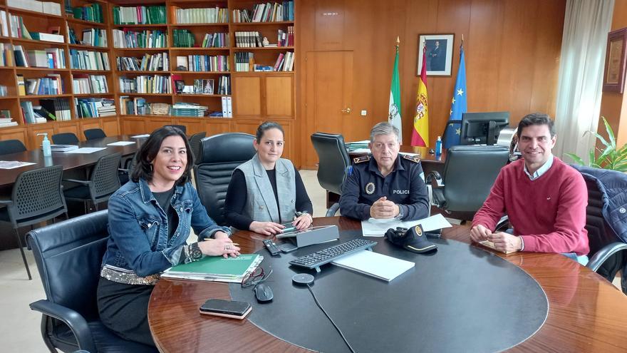 La Junta y el Ayuntamiento de Córdoba se alían para reforzar la inspección de taxis y VTC