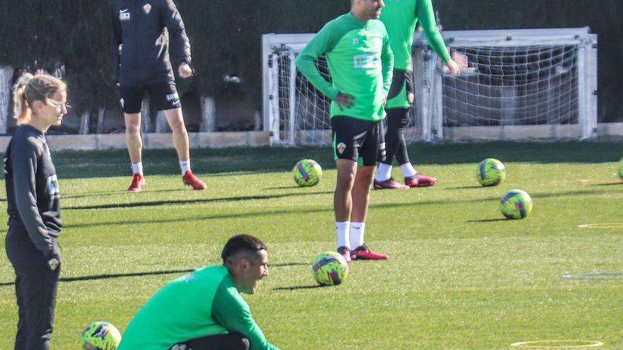 Enzo Roco y Omar Mascarell serán titulares hoy ante el Villarreal en el Martínez Valero. | TONY SEVILLA