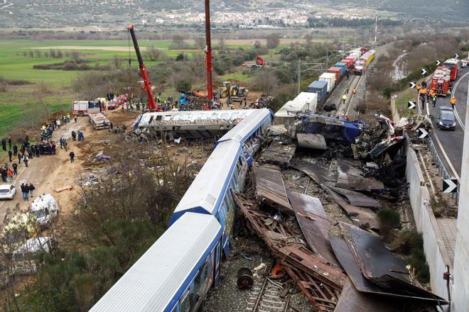 Más de 30 muertos en Grecia al chocar un tren de pasajeros y un mercancías