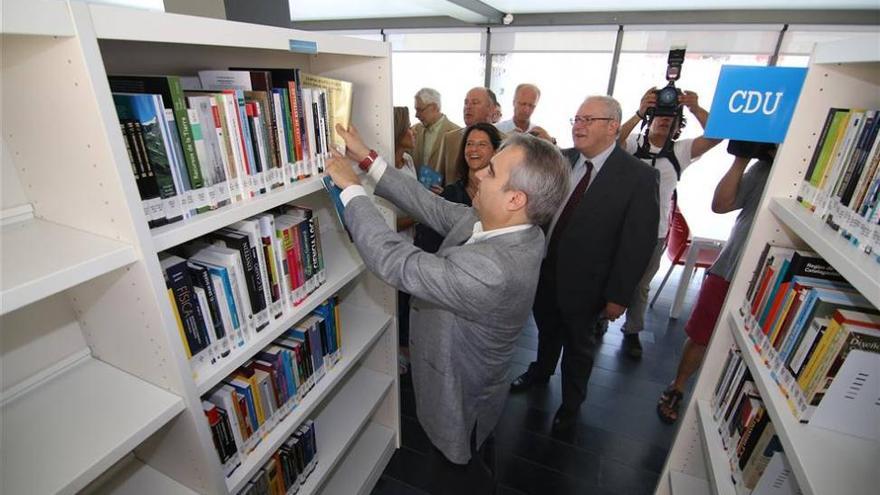 La biblioteca de Santa Ana de Badajoz abre con 5.500 títulos y 78 puestos de lectura