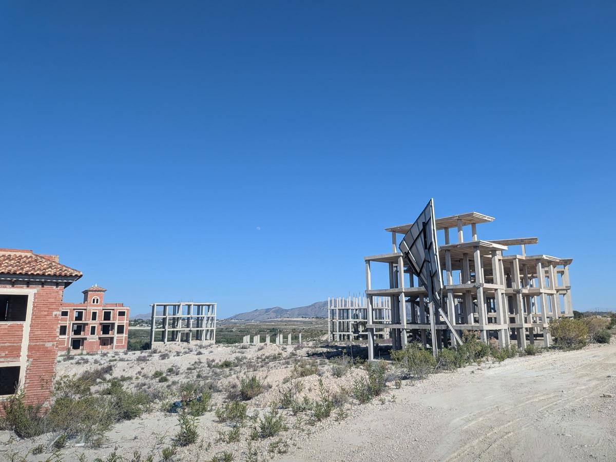 Estado de las viviendas que se levantaron en Fortuna Hill en la urbanización Las Lamparillas