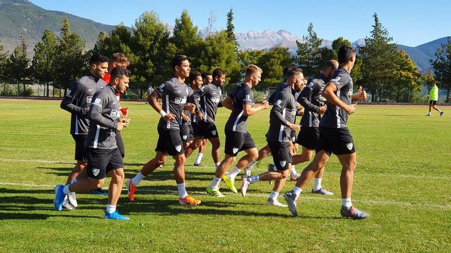 El conjunto blanquiazul entrena estos días en Sabiñánigo.