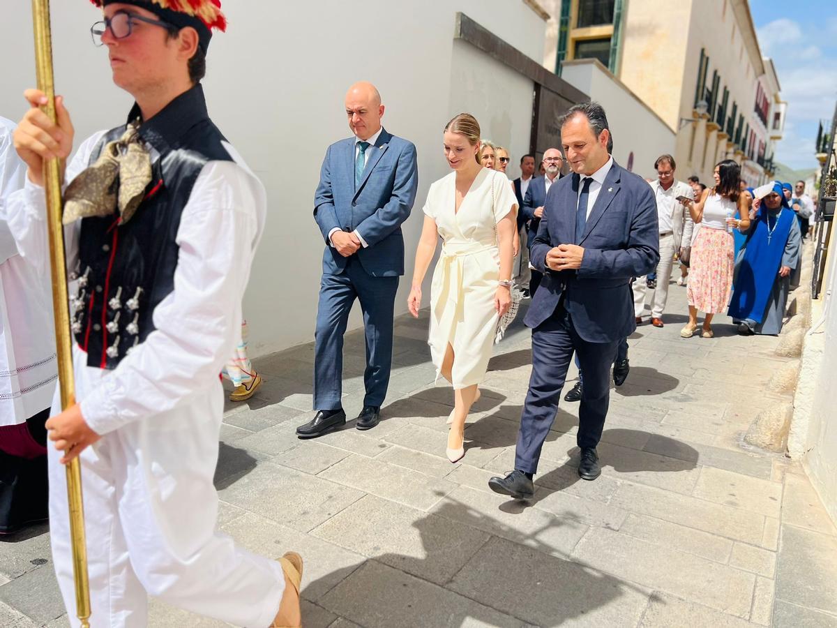 Córdoba, en los actos del Vuit d'Agost de Eivissa junto a la presidenta del Govern, Marga Prohens.