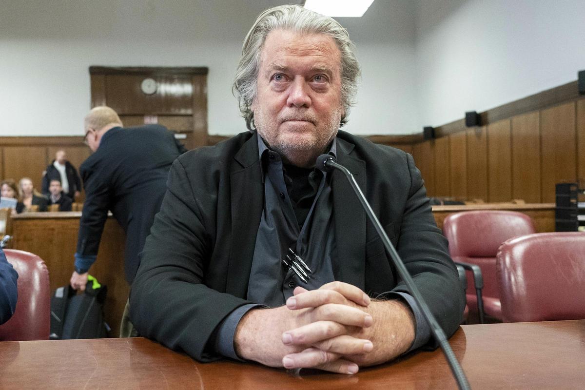 El aliado de Trump Steve Bannon sale de prisión a una semana de las elecciones de EEUU