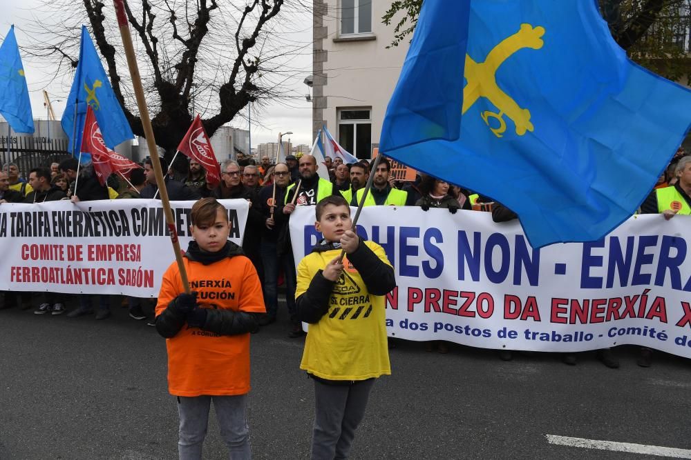 Manifestación en defensa del empleo en Alcoa