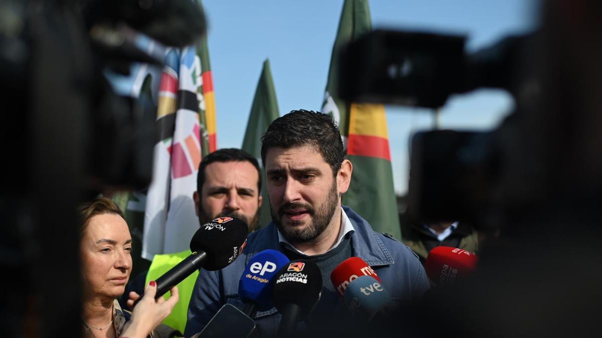 El portavoz de Vox, Alejandro Nolasco, este viernes en la manifestación del sector primario.