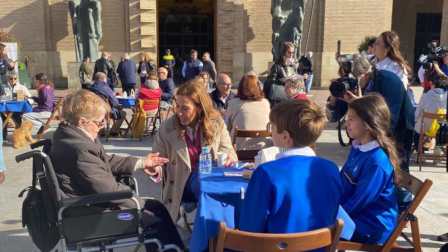 La plaza del Pilar de Zaragoza se convierte en una cafetería al aire libre y solidaria