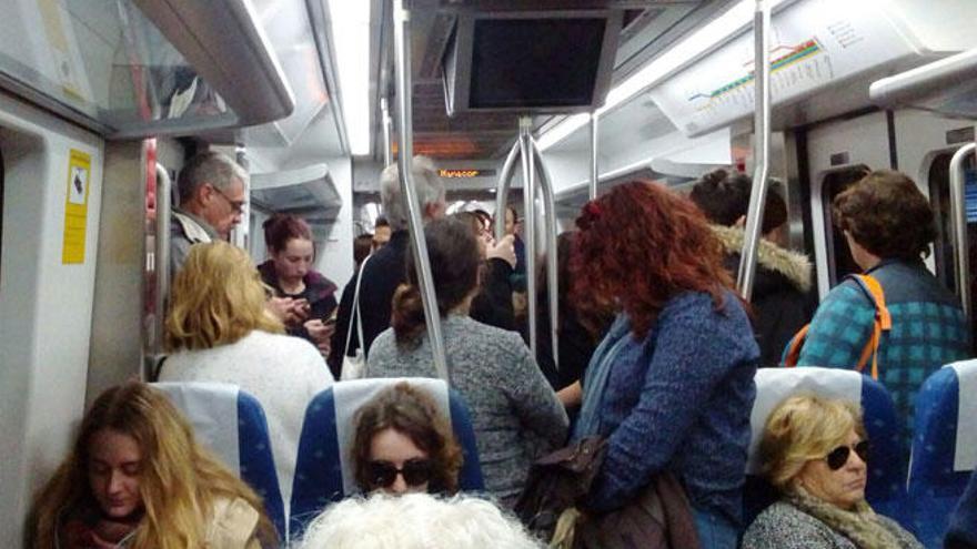 Uno de los trenes matinales de hoy.