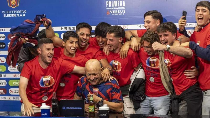 El Eldense destituye a Claudio Barragán, ex del RC Deportivo: el primer entrenador de Segunda en caer