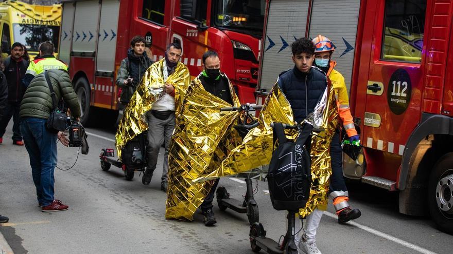 Hablan los heridos en el accidente de tren de Barcelona: &quot;La gente ha salido disparada. Ha sido un latigazo tremendo&quot;