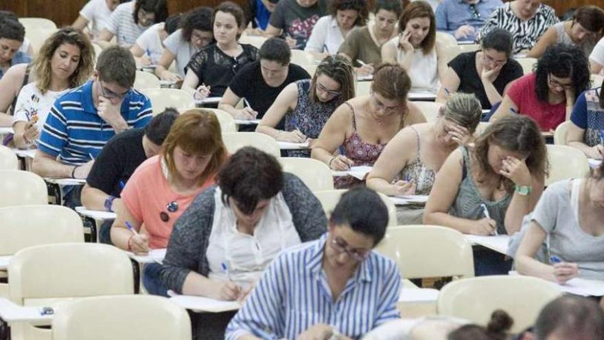 Exámenes de Pedagogía Terapéutica en el IES As Lagoas de Ourense. // Brais Lorenzo