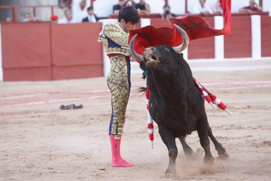 Toros en San Pedro: Cayetano, por la puerta grande