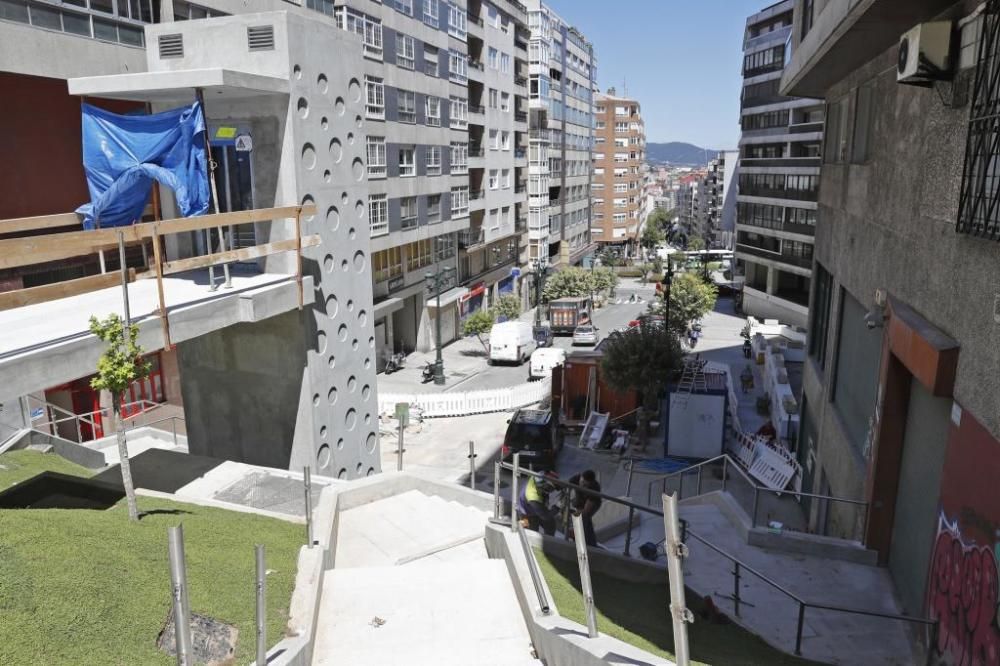 Ascensor Isabel A Católica - Pizarro. Un ascensor acristalado unirá los 5 metros de desnivel entre las calles Pizarro y San Salvador.