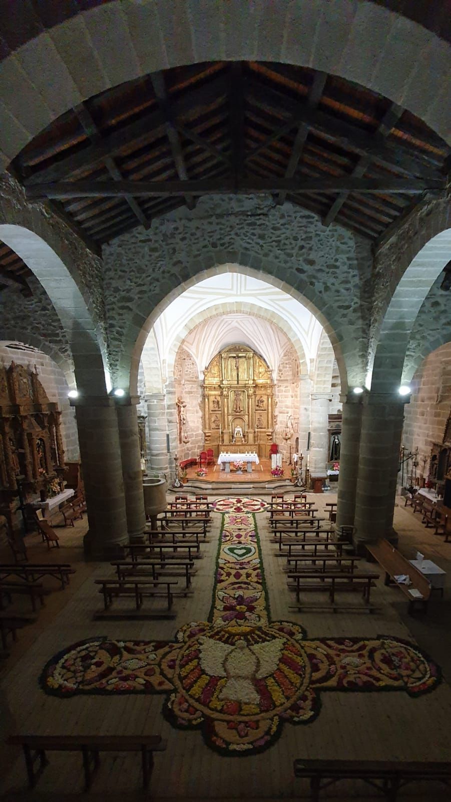 Alfombra realizada en la iglesia de Bermillo de Sayago