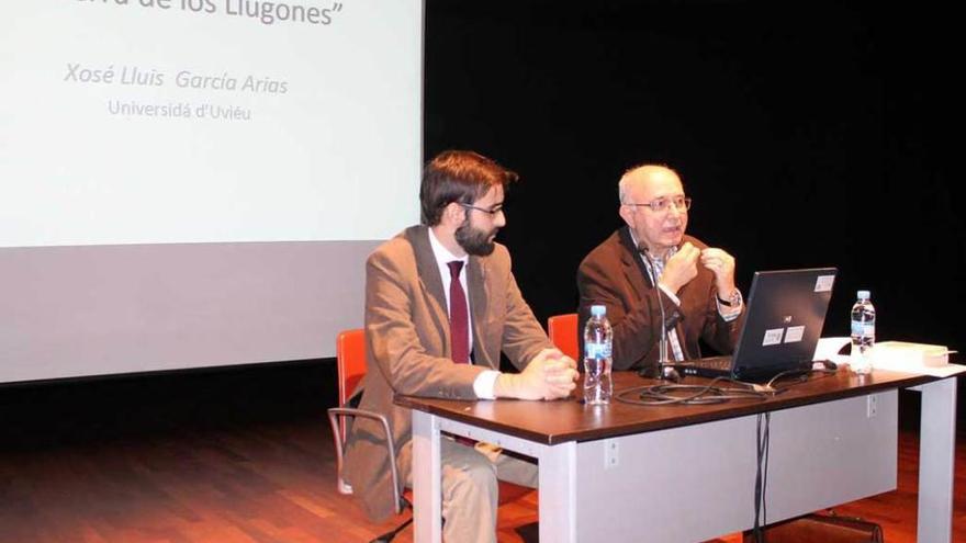 Christian Franco y Xosé Lluis García Arias, ayer, en Lugones.