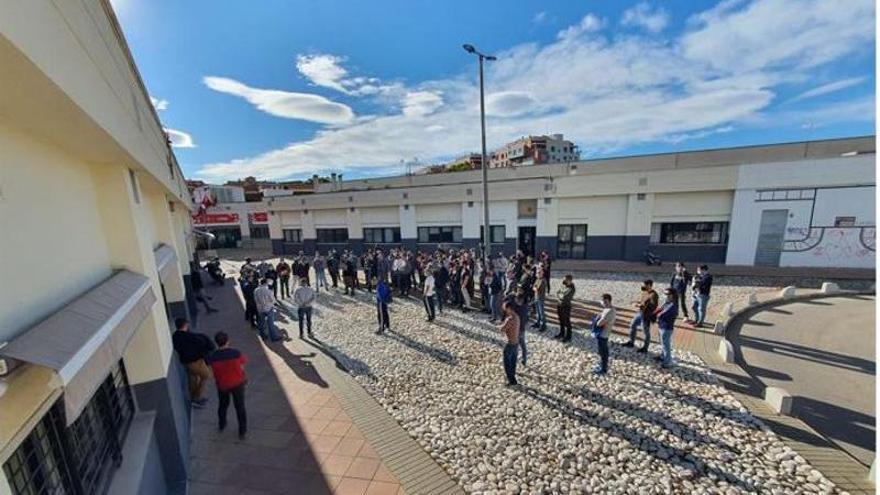 Decenas de bomberos se encierran para protestar por sus condiciones laborales