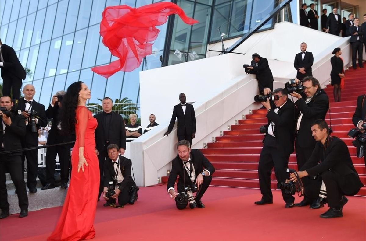 fcasals33982427 brazilian actress sonia braga poses as she arrives160521182736