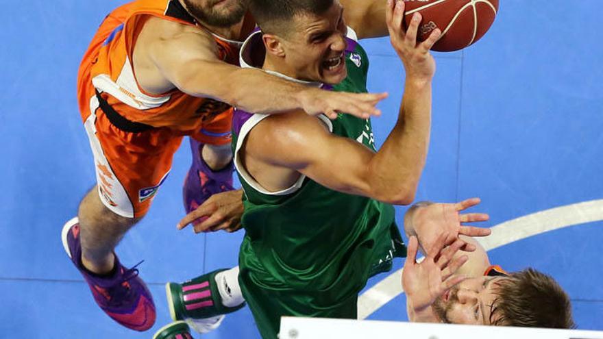 Nedovic, en una acción de ataque en el segundo partido ante el Valencia Basket.