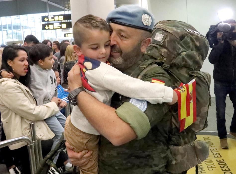 El ansiado abrazo a los militares de la Brilat a su regreso del Líbano