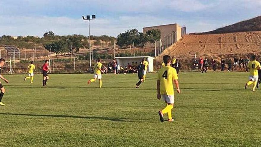 Un instante del encuentro disputado ayer por la UD Bovedana en su campo.