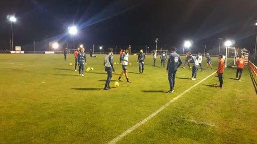 El Tenerife, durante el entrenamiento ayer en Mareo.