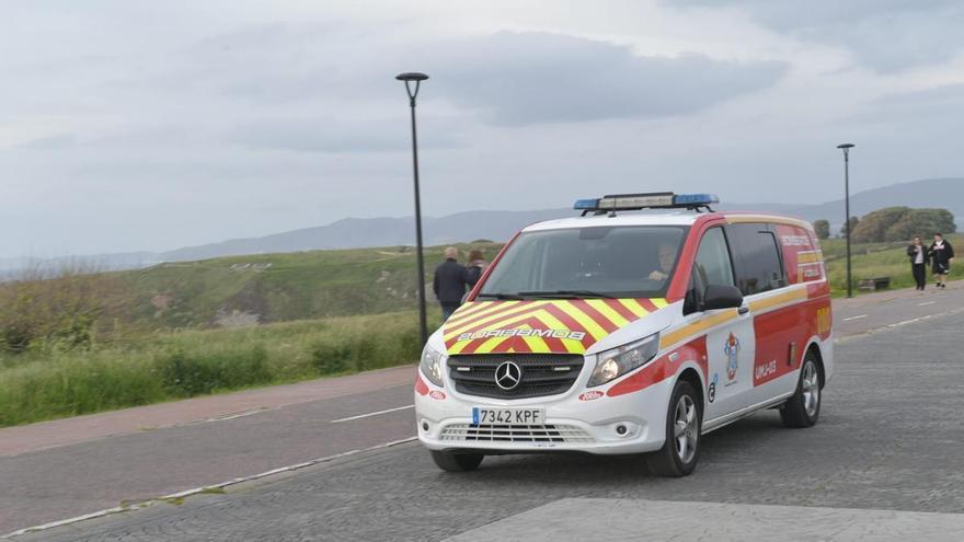Fallece un hombre que los bomberos habían rescatado del mar en A Coruña