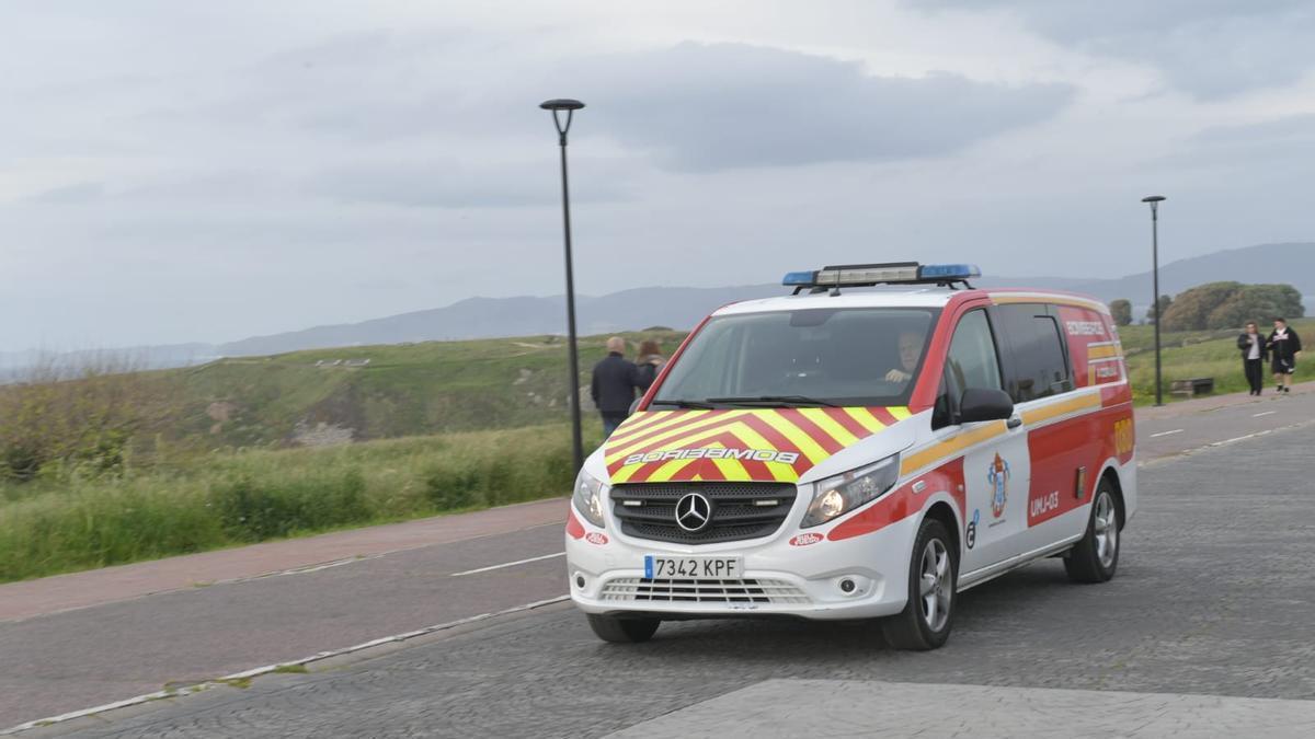Vehículo de los bomberos en la zona donde se efectuó el rescate.