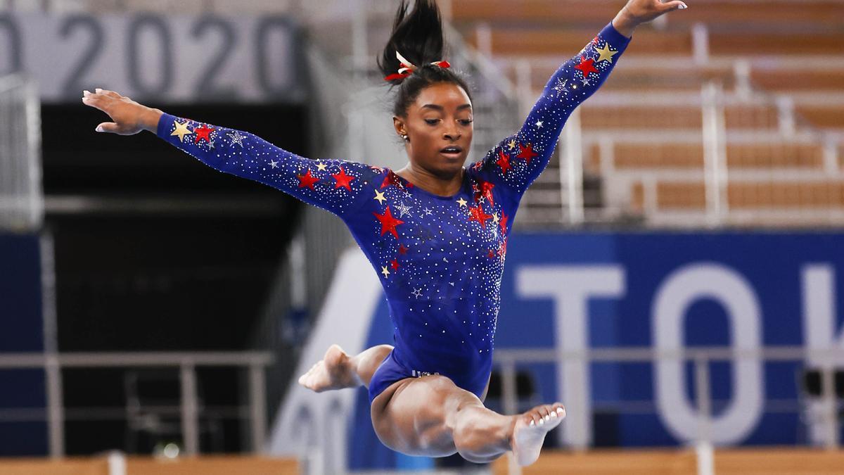 Simone Biles durante uno de sus ejercicios clasificatorios