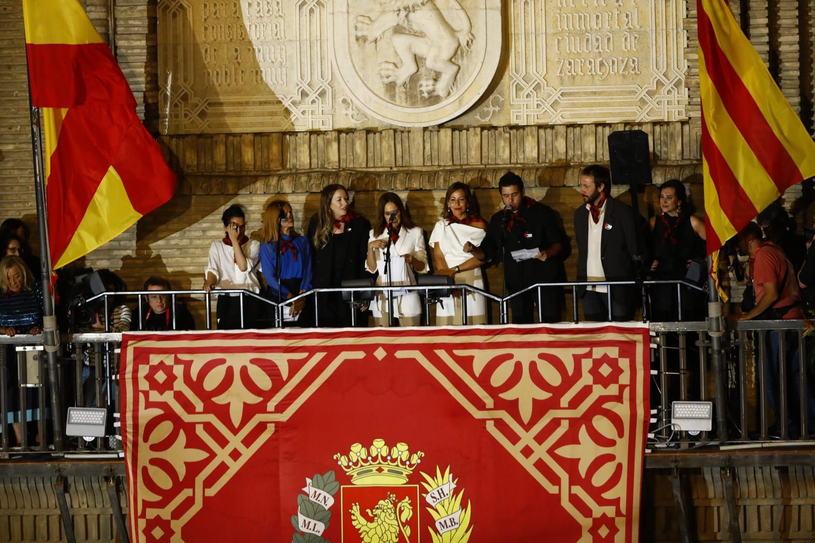 En imágenes | Primer día de las Fiestas del Pilar con las peñas y el pregón