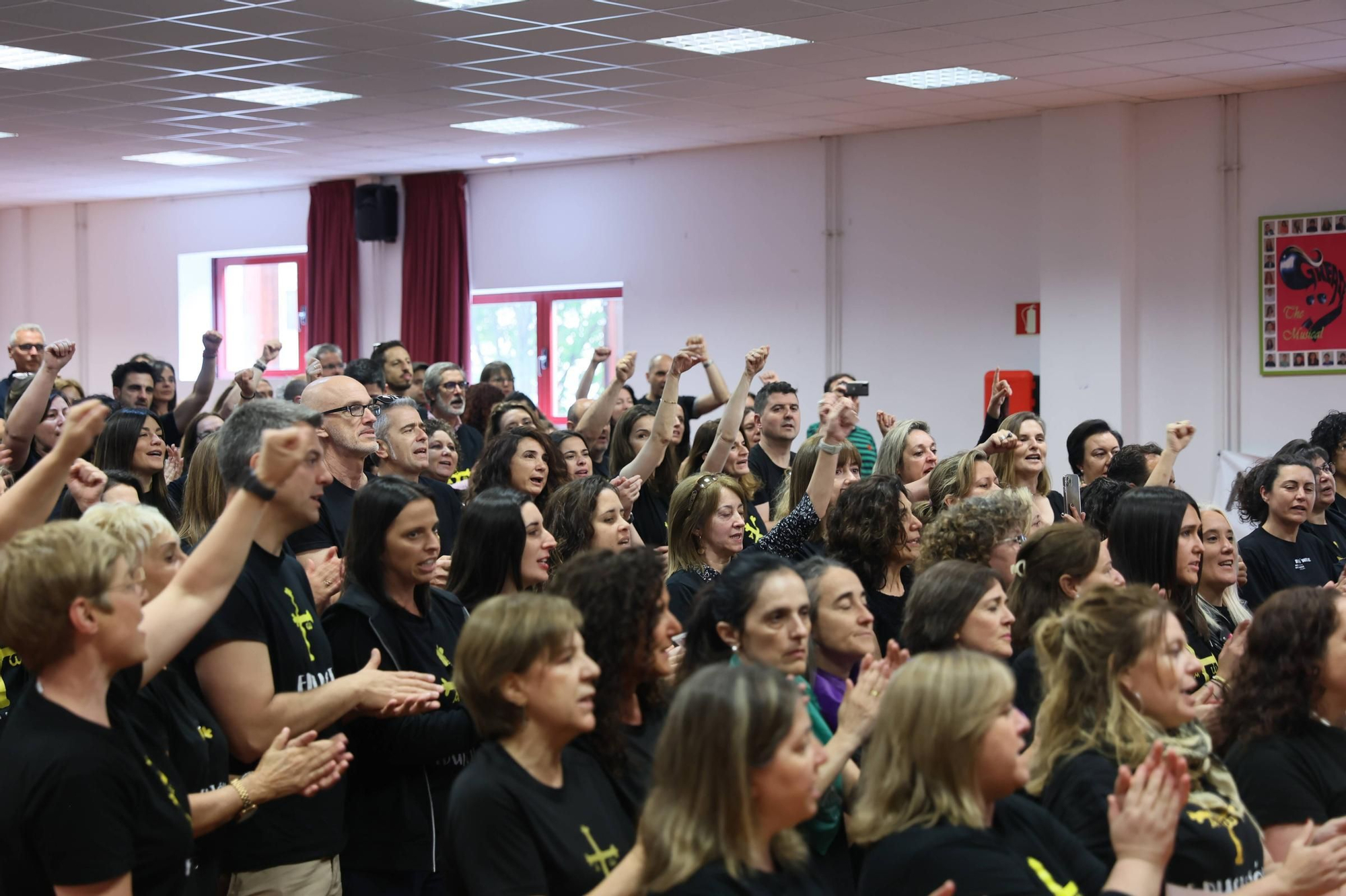 EN IMÁGENES: Concentración de directores de colegio de toda Asturias en el IES La Ería de Oviedo