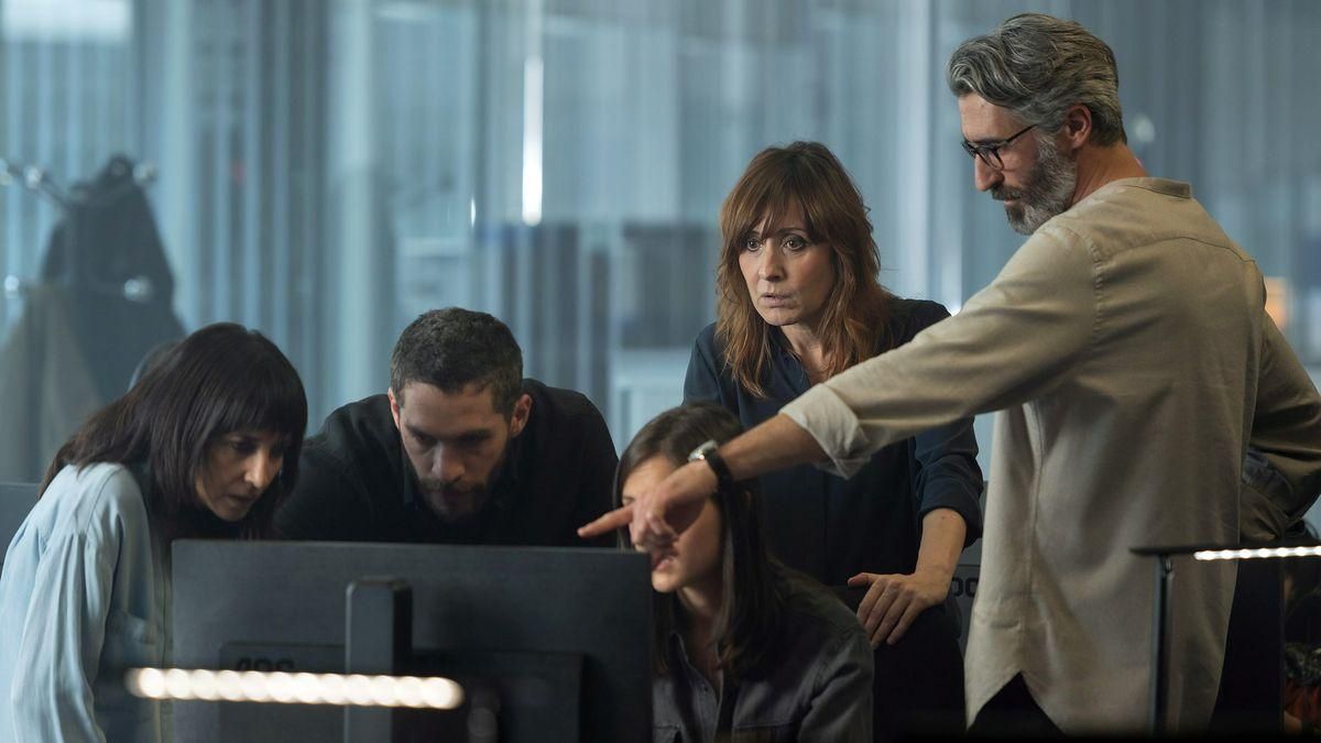 Marian Álvarez (Miriam), Michel Noher (Marcos) y Nathalie Poza (Carla), en una escena de ’La unidad’.