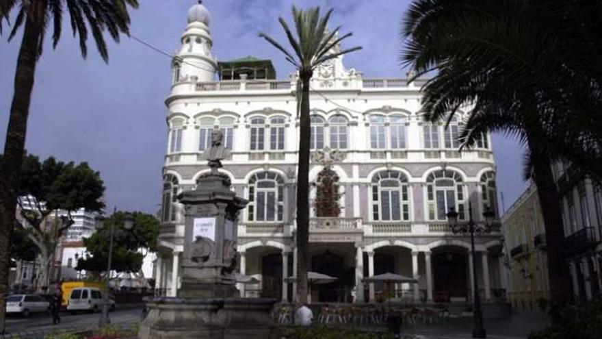 Viaje por la capital grancanaria en diez edificios