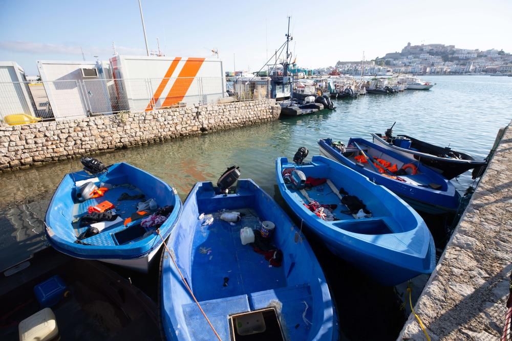 Llegan otras cuatro pateras a Ibiza en una única jornada y la Guardia Civil detiene a 48 personas, todos hombres jóvenes