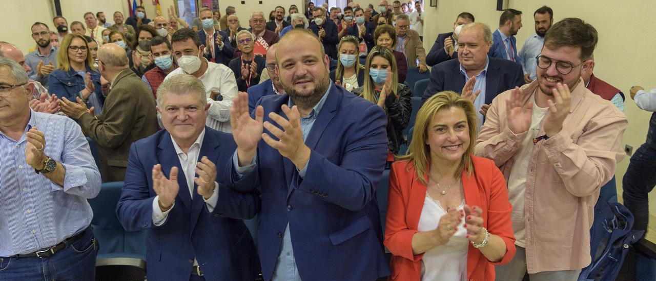 Carmina Fernández, José Vélez, Manuel Torres, ayer durante el congreso socialista