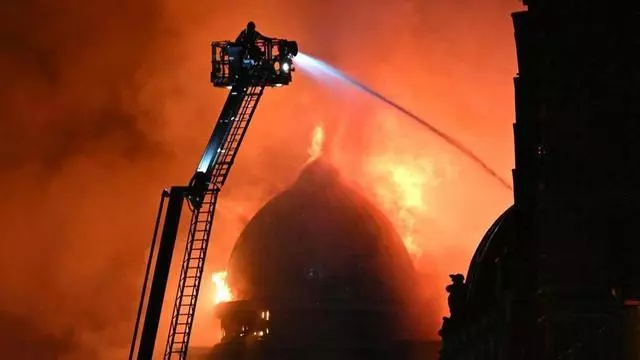 Un incendio en el centro de Glasgow calcina una cúpula victoriana e interrumpe el tráfico ferroviario
