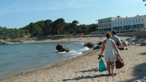 Mor ofegat en una platja de l’Escala un home de 68 anys