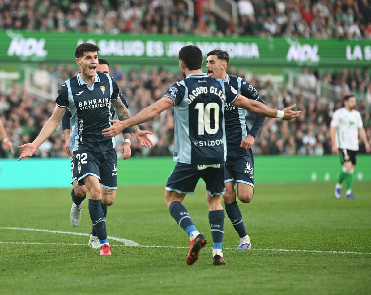 Trilli celebrando su gol ante el Racing de Santander en El Sardinero.
