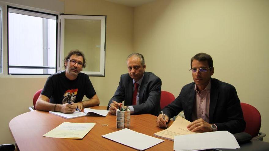 Firma del nuevo contrato de la ORA.