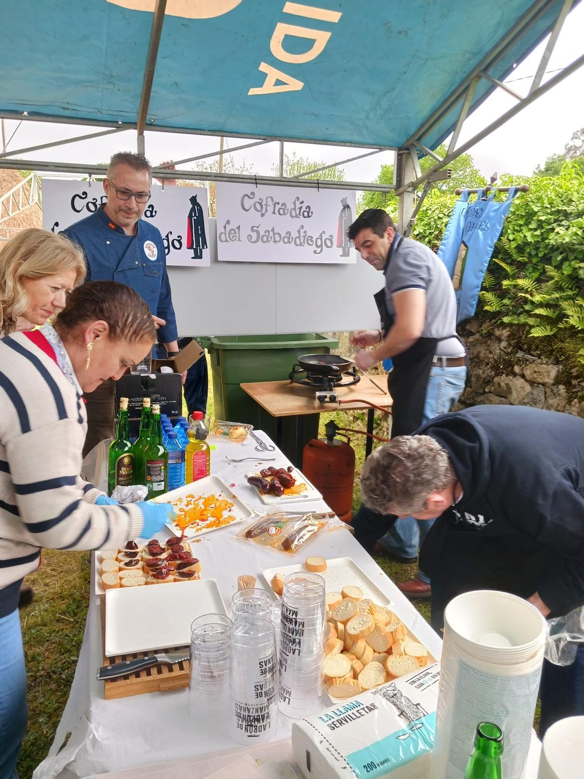 Las imágenes del encuentro de cofradías gastronómicas en Valdesoto