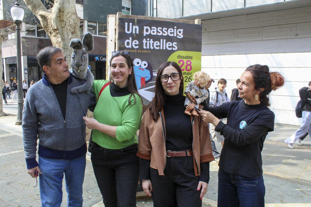 Joan Vilà, d’Imagina’t; Meritxell Morera, de La Guilla; la regidora Tània Infante; i Elsa Lluch, de Kali Teatre