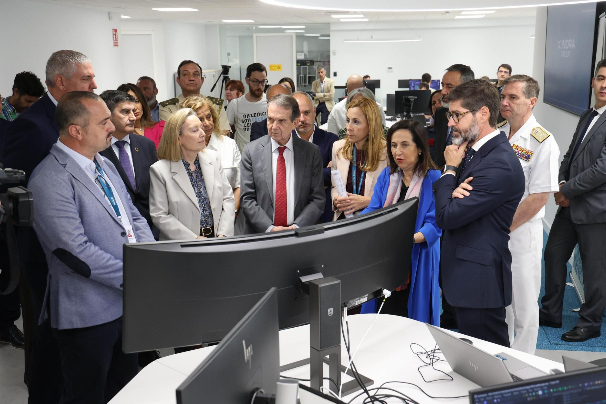 La ministra de Defensa, Margarita Robles, visita la sede de Indra en Vigo