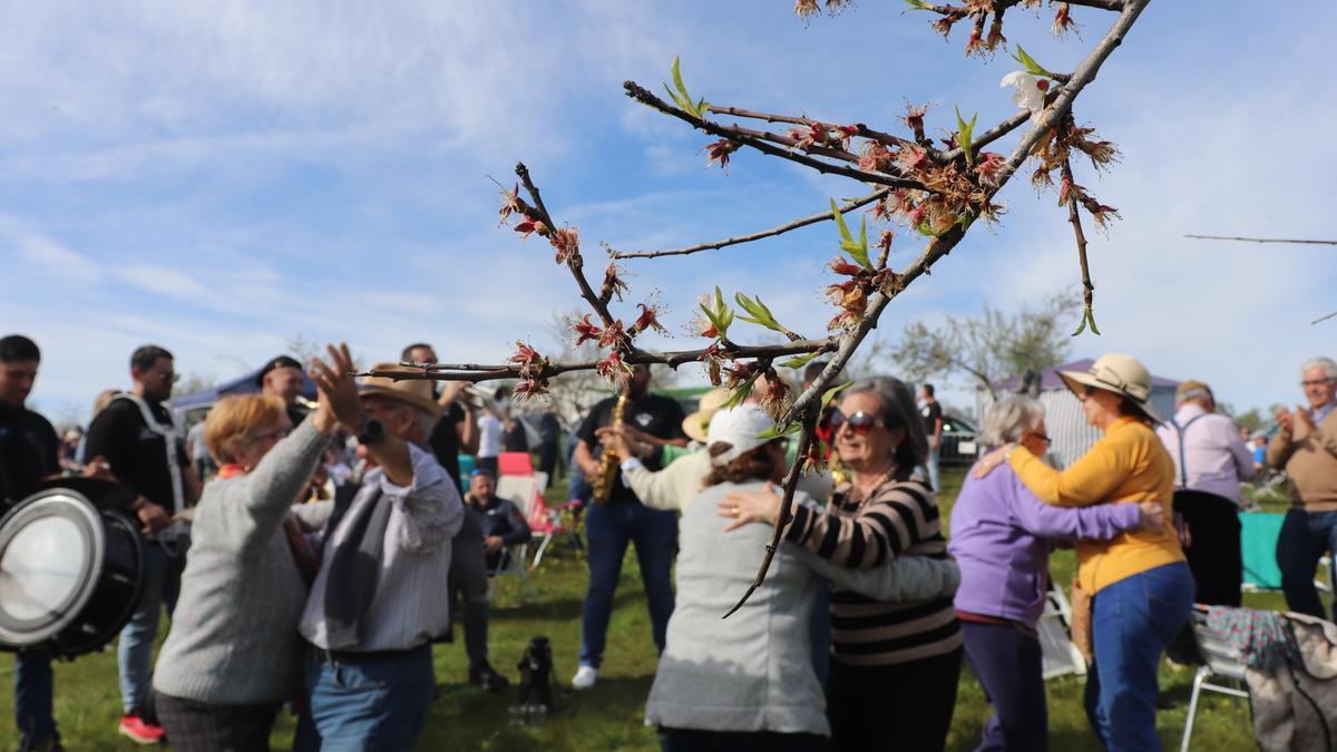 El Almendro en Flor reunió  a 2.000 participantes en el paraje Gallito el 17 de febrero