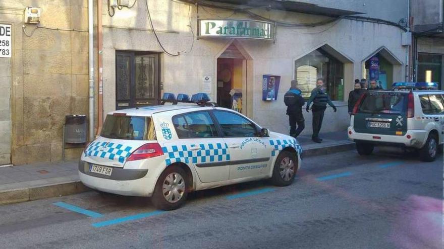 El operativo policial montado a causa de la pelea en la calle San Lois, ayer. // FdV