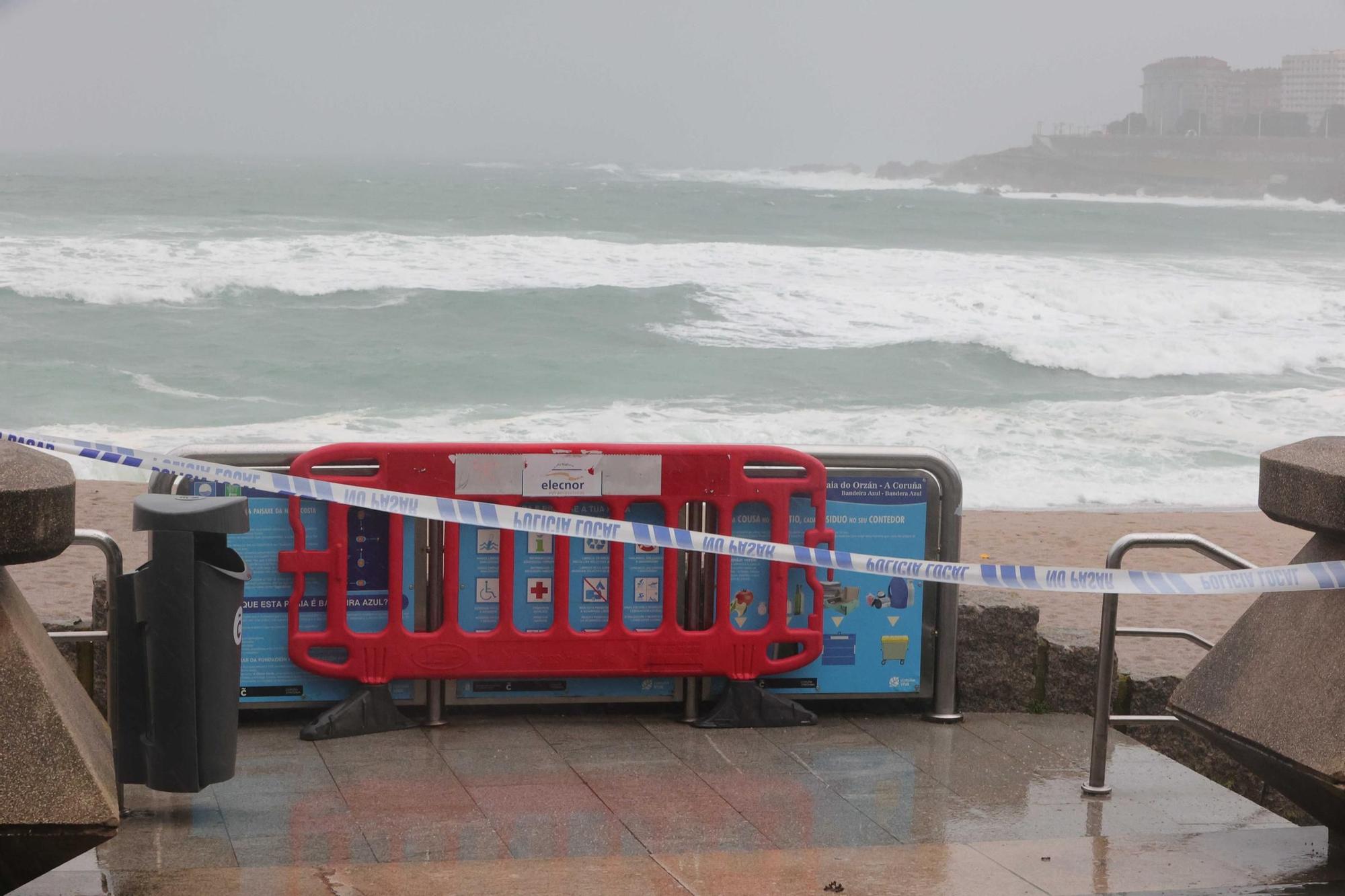 La lluvia no cesa y complica el tráfico en A Coruña