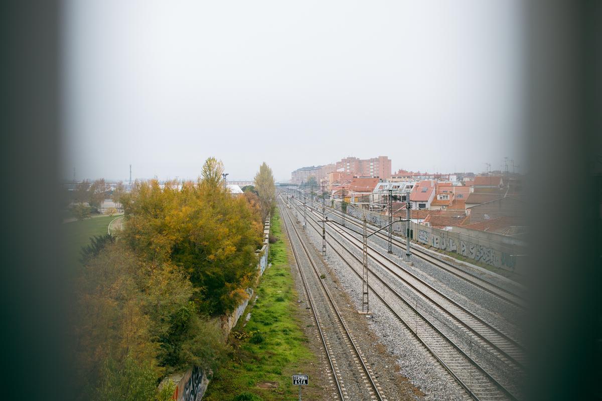 Vista de las vías del tren que cruzan Valladolid.