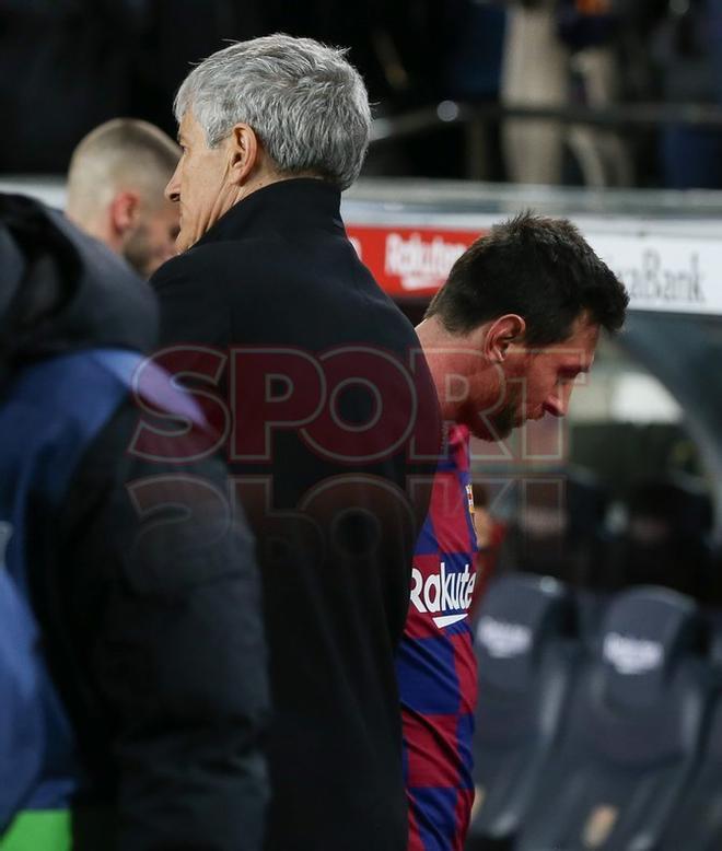 Las imágenes del estreno de Quique Setién en el banquillo del Camp Nou para el partido entre el FC Barcelona y el Granada de LaLiga Santander.